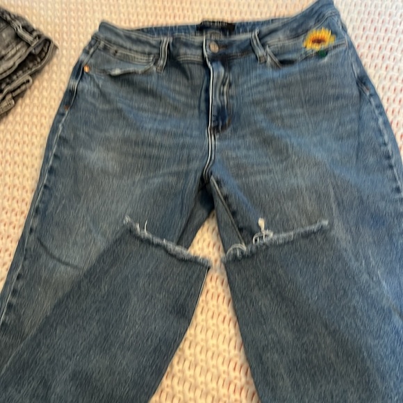 Judy Blue Women's Blue Jeans with Sunflower Embroidery - Picture 3 of 6